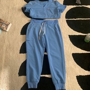 Figs scrub set size small